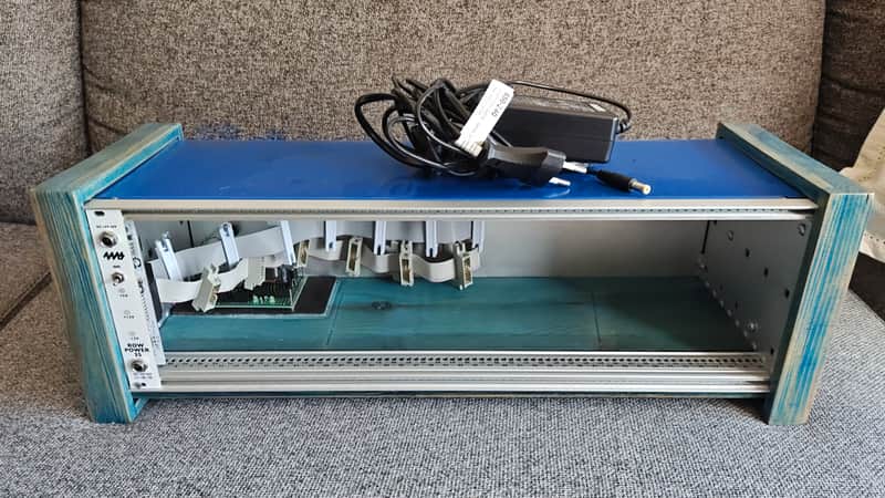 Powered 84hp Eurorack case 2020s - Blue image 1