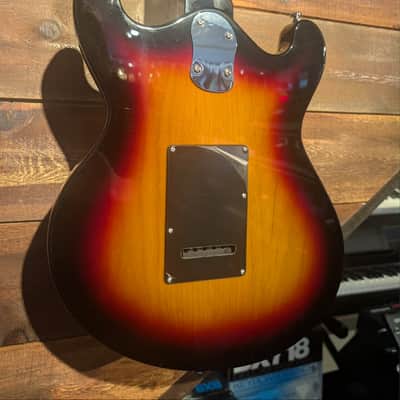 Danelectro The 66BT Baritone with Tremolo 2018 - Three Tone Sunburst image 3