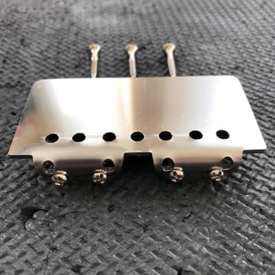Retrovibe® Fully compensatable bass bridge for 51 Precision string thru, brass saddle, 19mm spacing image 2