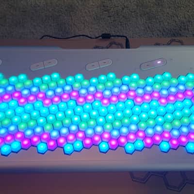 Lumatone 280 key Isomorphic Keyboard – Excellent Condition – Original Box, Kickstand & Manual image 11