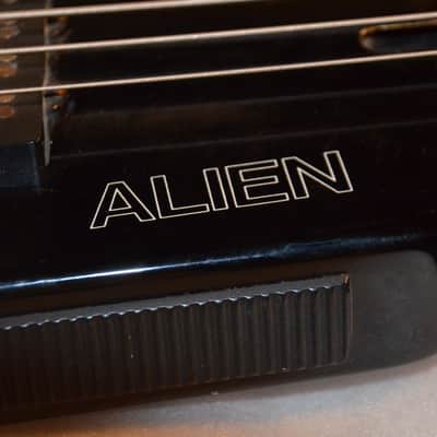 Hondo Steinberger-style ALIEN Headless Bass NOW 100€ reduced WEEKEND PRICE! Was 599€! rare model * real vintage made in South Korea in the 1980s * 24 frets/very good! * very rare with German Schaller 3-D bridge+original Grover tuners*perfect travel bass image 15