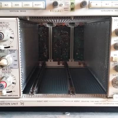 Tektronix 7704A is a modular oscilloscope system Silver/Blue image 3