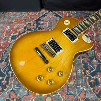 Gibson Les Paul Classic Honeyburst Solid Body - 2006 image 3