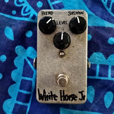 VFE White Horse Junior 2010s - Graphic image 1