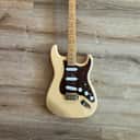 Fender Deluxe Players Stratocaster with Maple Fretboard 2005 - 2016 - Honey Blonde