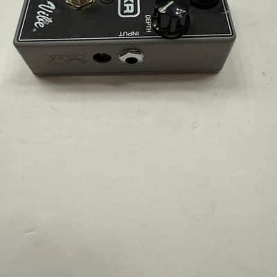 MXR Dunlop M-68 Uni-Vibe Chorus Vibrato Univibe Guitar Effect Pedal image 4