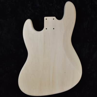 J Bass Style Body - 2 Piece Basswood with 2 Piece Ash Top - Weight: 4 lbs 10 oz - 2.5" Heel Width to fit 1.5" Nut Width Necks Bild 2