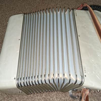 COPPER AND WHITE RONDINI PIANO ACCORDION 120 BUTTONS image 4