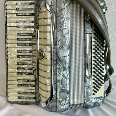 Wonderful Stradavox 41-Key 120-Bass Professional Grade Accordion featuring 5 Bass Registers, OHSC image 6