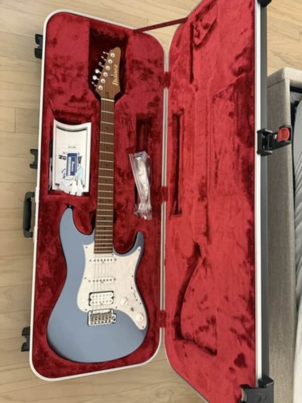 Ibanez AZ2204 Prestige