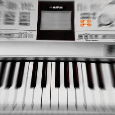 MUST SEE!!! YAMAHA DGX 305 SEMI-WEIGHTED 76-KEY DIGITAL PIANO IN AMAZING CONDITION! image 7