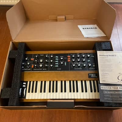 Moog Minimoog Model D Reissue 44-Key Monophonic Synthesizer (2016) 2016 - 2017 - Black / Wood