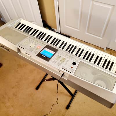 MUST SEE!!! YAMAHA DGX 305 SEMI-WEIGHTED 76-KEY DIGITAL PIANO IN AMAZING CONDITION! image 15