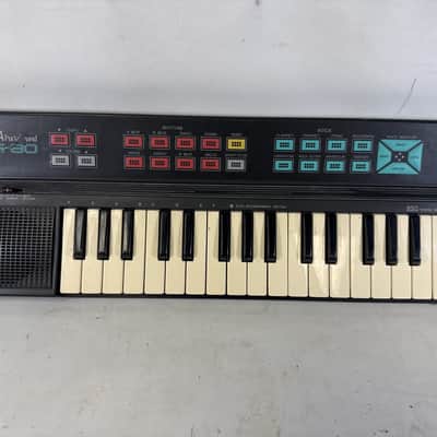 Yamaha PortaSound PSS-680 80s