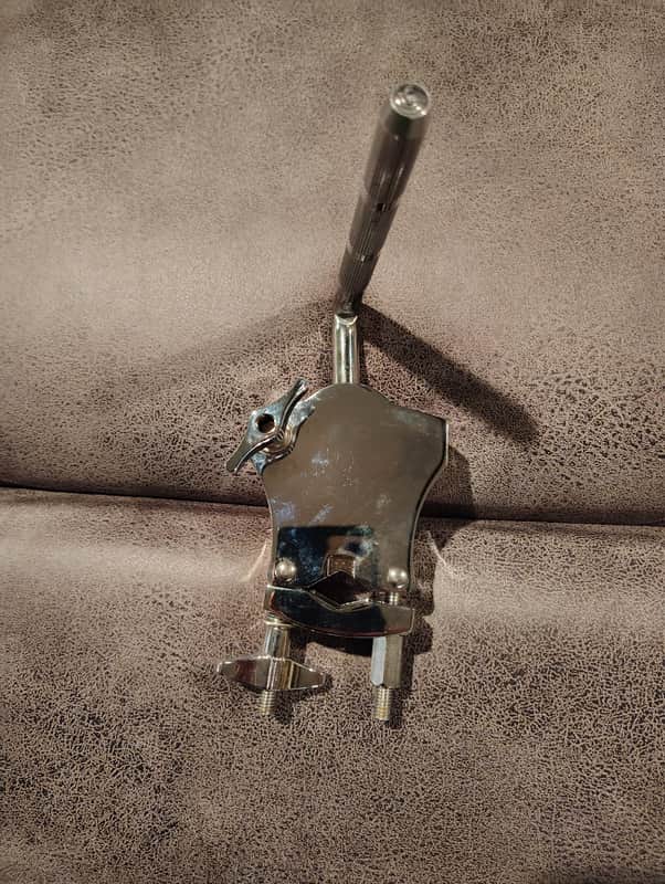Unbranded Single Tom Mount - Chrome image 1