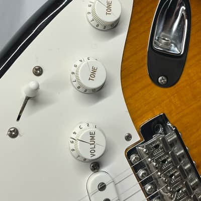 Fender 60th Anniversary American Vintage 1954 Stratocaster Strat Electric Guitar 2014 with Hard Case - 2-Color Sunburst image 23