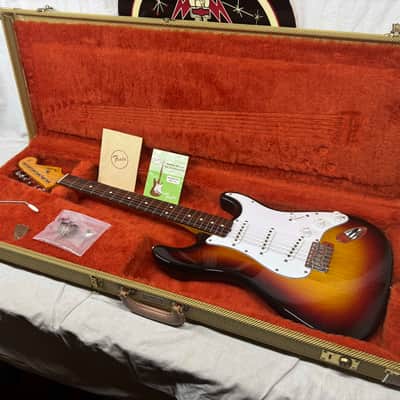 Fender American Vintage Reissue AVRI '62 Stratocaster Guitar with Case 1988 - 3-Color Sunburst / Rosewood fingerboard image 1
