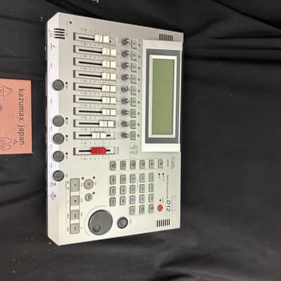 Korg D12 Digital Recording Studio 12 Track Recorder Workstation Untested