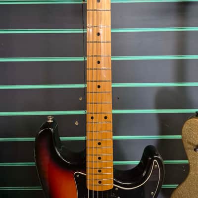 Fender Classic Series Stratocaster 3-Colour Sunburst 2003 Electric Guitar image 7