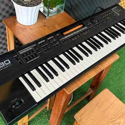 Roland XP-30 61-Key 64-Voice Expandable Synthesizer 1999 - 2004 - Black