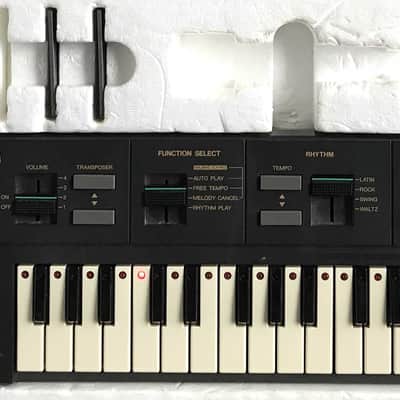 RARE 1986 Yamaha TYU-40 Song Card Small Toy Keyboard + 3 Song Cards & Box Synth image 2