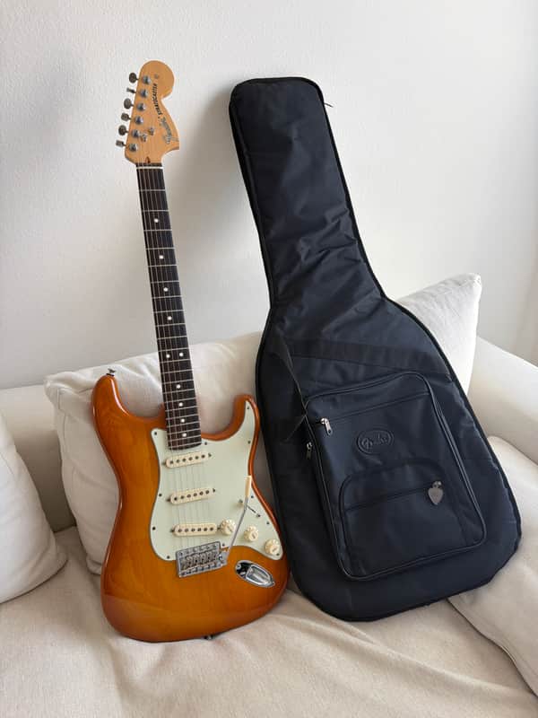 Fender American Performer Stratocaster with Rosewood Fretboard 2018 - Present - Honeyburst