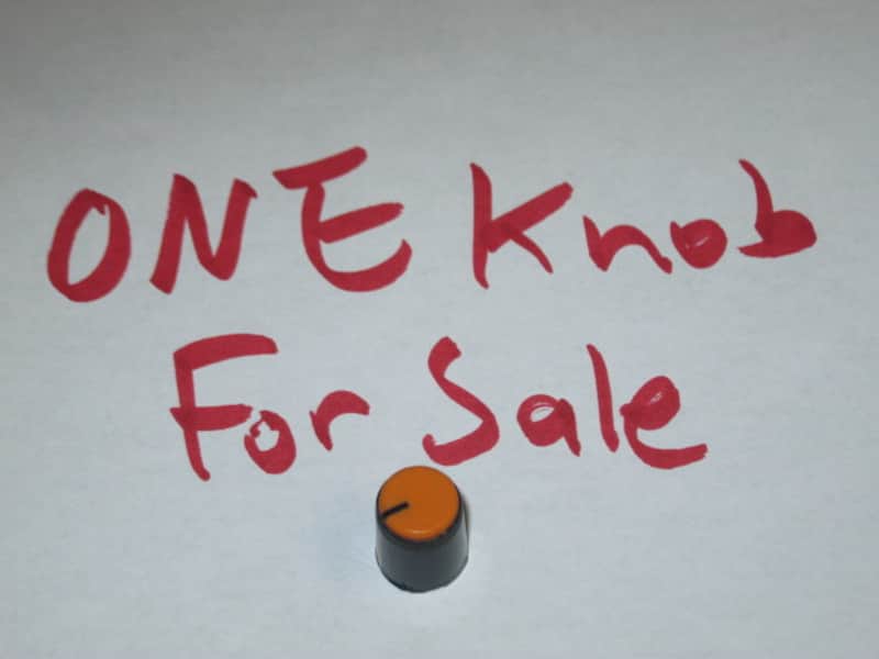 ONE lightly used / mostly very clean (top side has some short scratches) genuine Boss DF-2 KNOB, fits split shaft shaft (stem) mid 1980s - early 1990s - TOP: orange with black marker // SIDEs: black // hard plastic (NO pedal / NO other items) image 1
