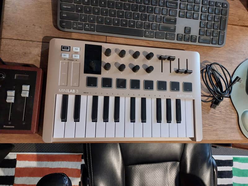 Arturia MiniLab MKIII 25-Key MIDI Controller 2022 - Present - Champagne image 1