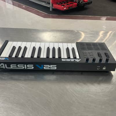 Alesis V25 25-key USB MIDI Controller with Beat Pads 2017 - 2022 - Black image 4