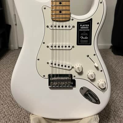 Fender Player Stratocaster with Maple Fretboard 2018 - Present - Polar White image 7