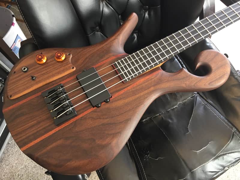 Carl Thompson Bass guitar Semi-Frills Scroll 32