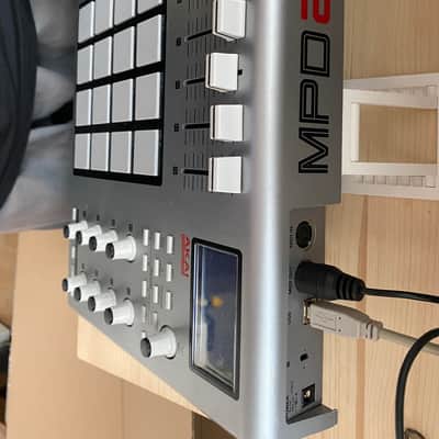 Akai Akai MPD 24 20s - 16 pads midi controller in and out with usb image 2