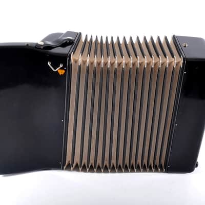 TOP German Made Piano Accordion Weltmeister Manuela II - 80 bass, 8 reg. (5+3) + Hard Case & Shoulder Straps ~ Akkordeon image 13