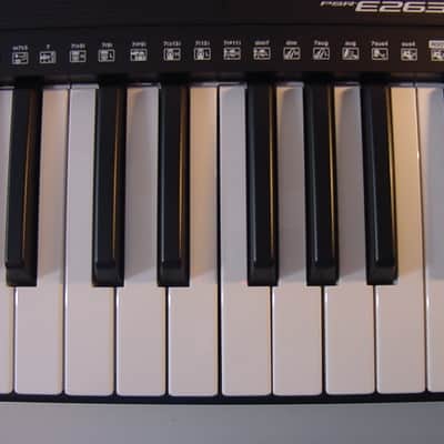Yamaha PSR-E263 61-Key Portable Keyboard 2017 - Present - Black image 8