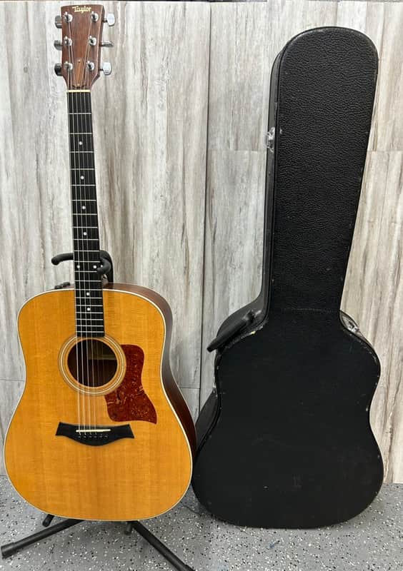 Taylor 210e with ES-T Electronics 2012 - Natural image 1