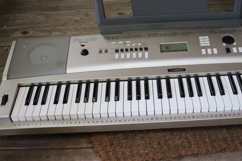 Yamaha ypg-235 keyboard - Silver image 1