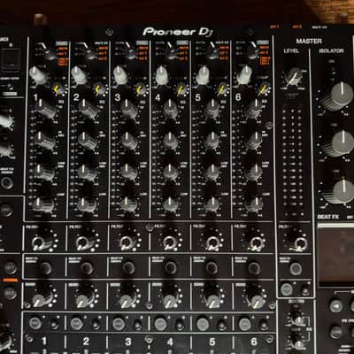 Pioneer DJM-V10 - Excellent condition, boxed image 2