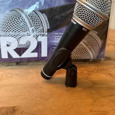 Samson R21 Cardioid Dynamic Vocal/Presentation Microphone (3 Pack) 2010s - Black image 5
