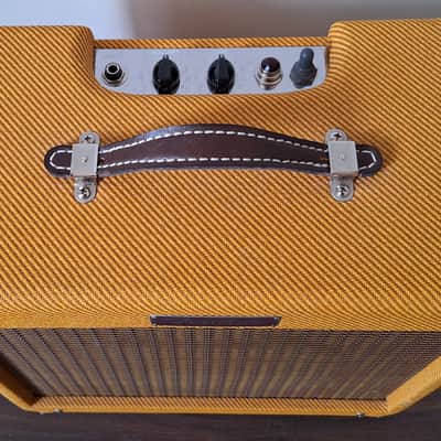 Fender Pro Junior IV 15-Watt 1x10" image 3