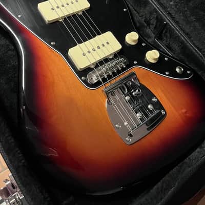 Fender Player II Jazzmaster 2024 - Present - 3-Color Sunburst image 4