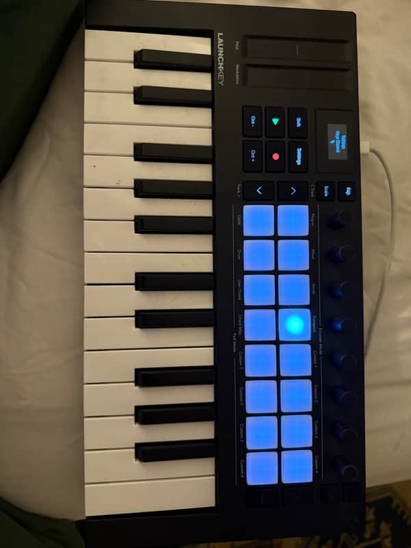 Novation Launchkey Mini 25 MK4 MIDI Keyboard Controller