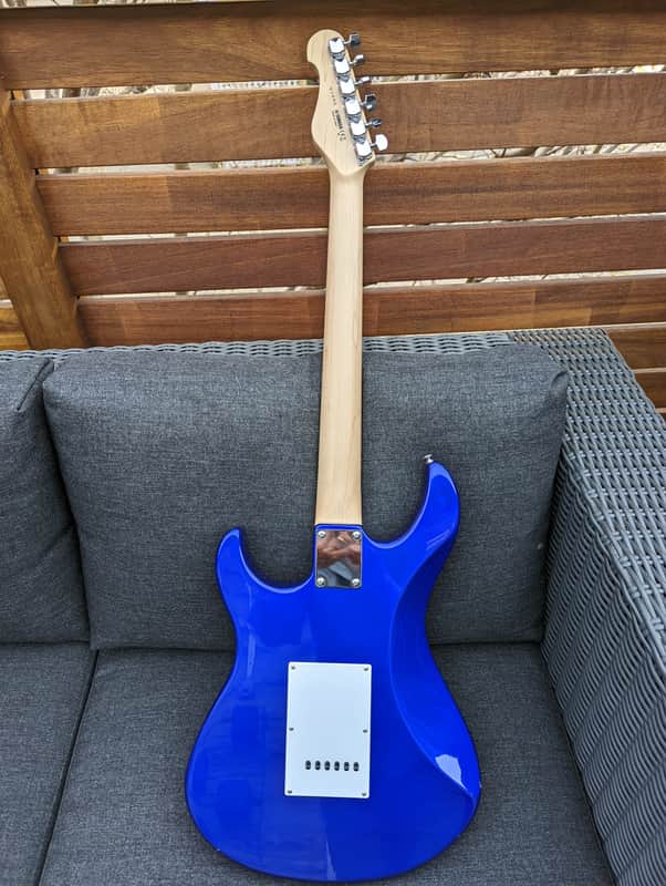 Yamaha EG 112C guitar in blue (H/S/S) | Reverb