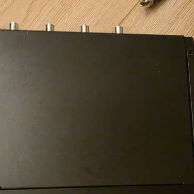 Shure PA411 Antenna Combiner with Antenna image 4