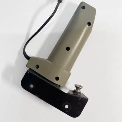 Roland MGS-1 Modulation Grip for SH-101, crack on the body, working image 3