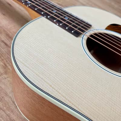 Gibson J-35 '30s Faded Natural image 8