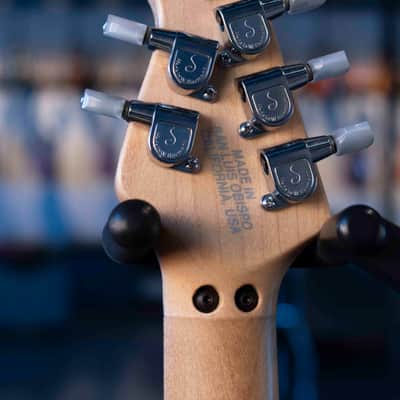 VINTAGE ERNIE BALL MUSIC MAN EDDIE VAN HALEN MODEL 1993 TRANS QUILT BLUE WITH ORIGINAL CASE image 4