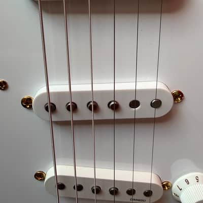 Fender 1993 Fender Custom Shop Hank Marvin Signature Stratocaster – Limited Edition (s/n 80 of 200) 1993 - Fiesta Red image 25