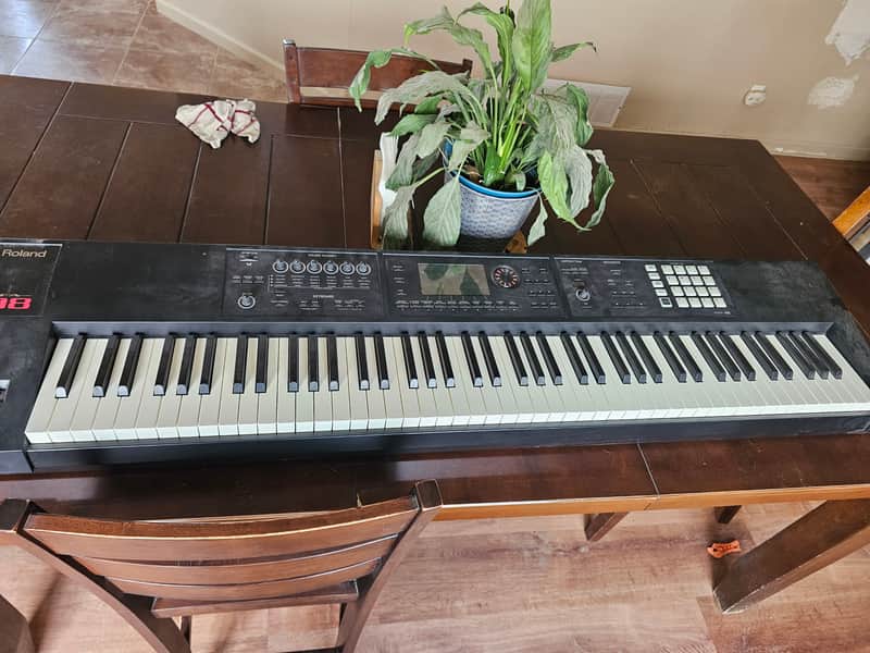 Roland FANTOM-08 88-Key Workstation Keyboard