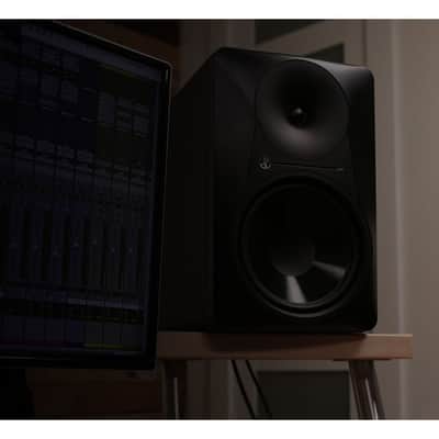 Mackie MR624 6.5-Inch Powered Professional Studio Monitor with Logarithmic Waveguide Design, Ultra-Wide Dispersion, and 1-Inch Silk Dome Tweeter image 5