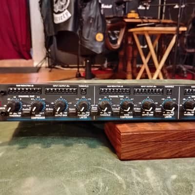 dbx 1046 Quad Compressor/Limiter 2010s - Black image 3